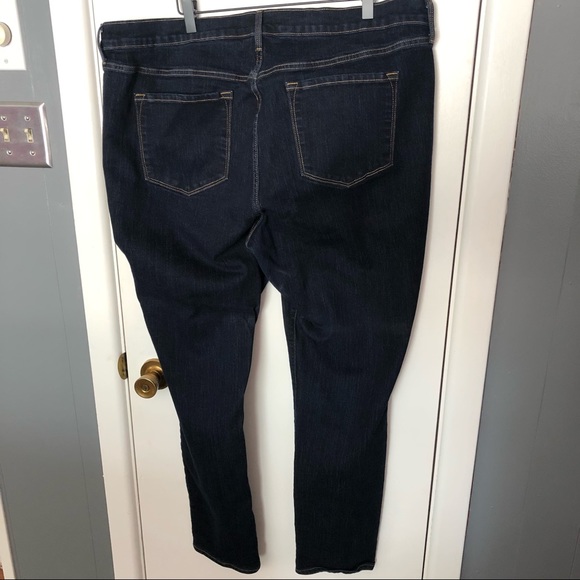 Dark Wash Curvy Jeans - Picture 2 of 4